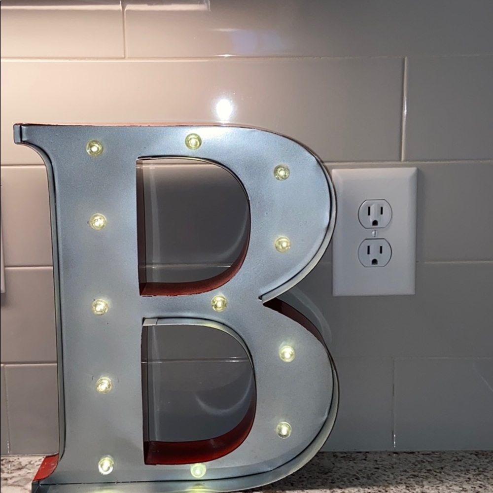 B light